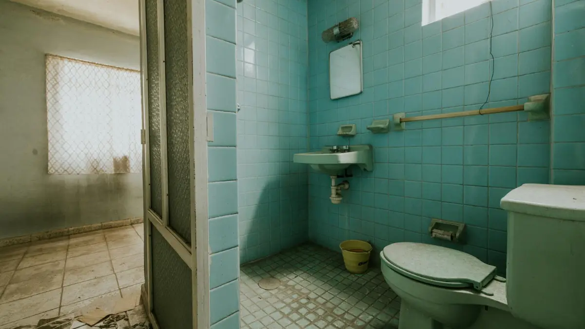 bathroom mold removal — standard US bathroom with white tile shower and grout lines susceptible to mold and mildew buildup